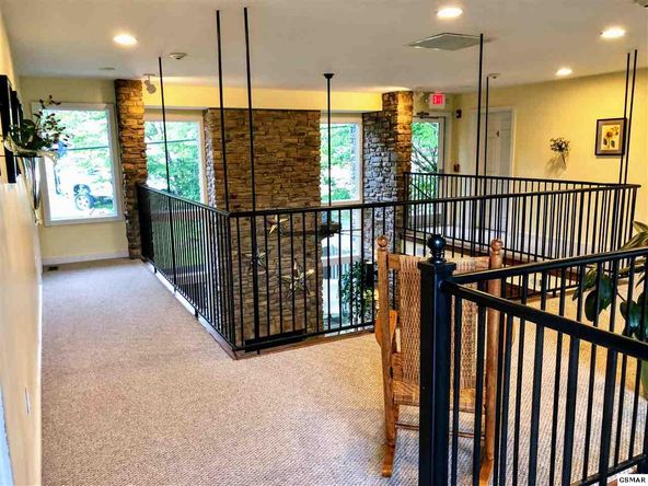 425 Stuart Ln, Gatlinburg, TN 37738